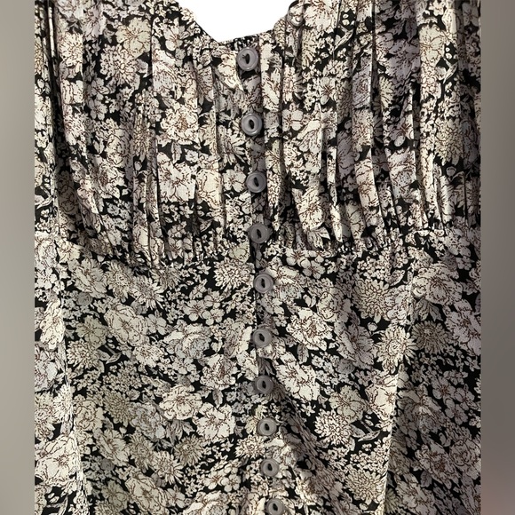 ASTR Floral Blouse Size M NWOT - Picture 5 of 7